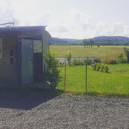 Logement Insolite Au Coeur De L'Auvergne Rochefort-Montagne Екстер'єр фото